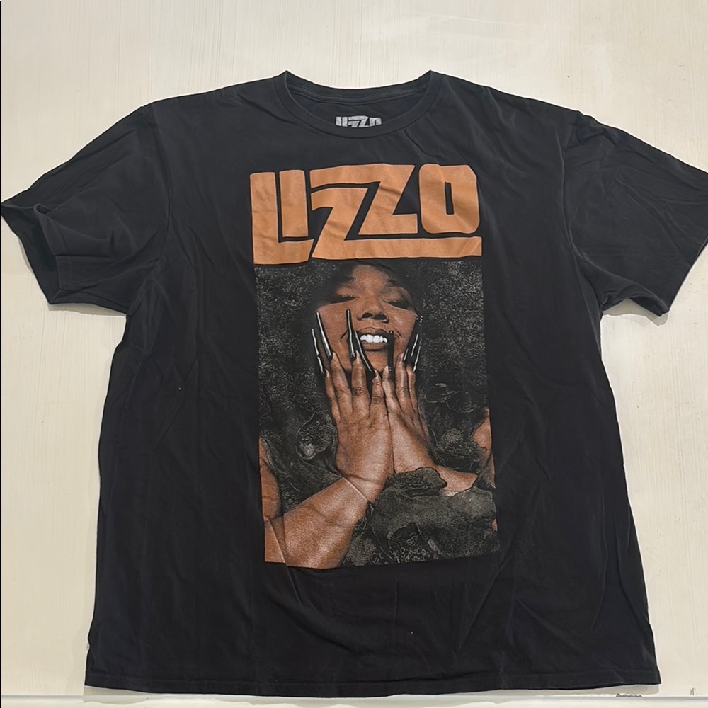 Lizzo brand black graphic T-shirt in Men's XL. 100% cotton. Like new condition.